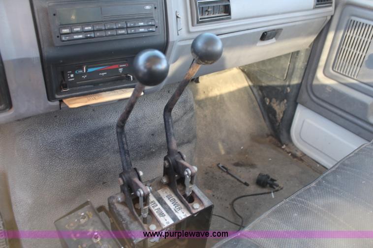 image for item I5981 1998 Ford F800 sewer vac truck