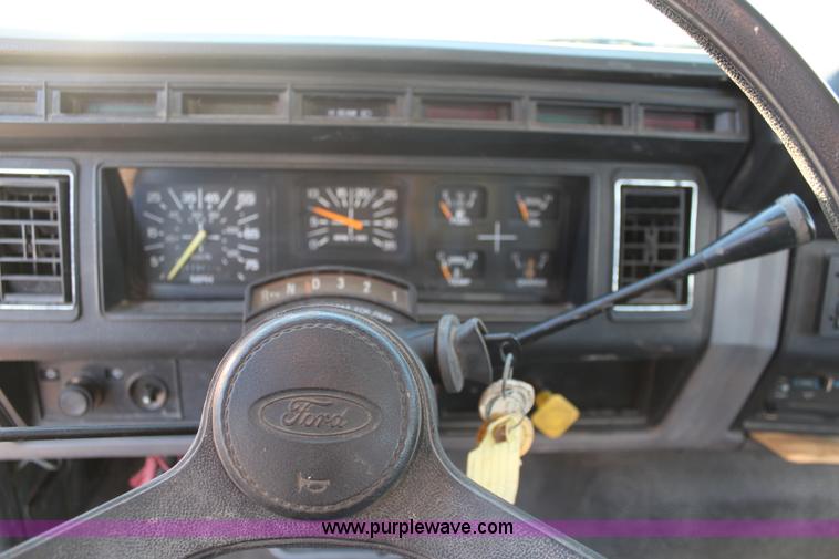 image for item I5981 1998 Ford F800 sewer vac truck