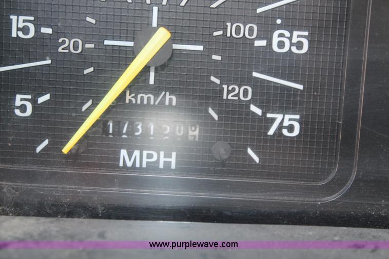 image for item I5981 1998 Ford F800 sewer vac truck