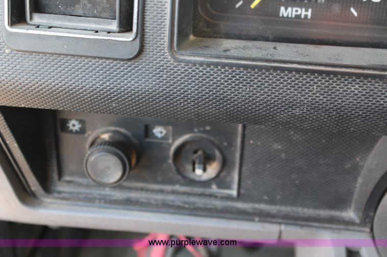 image for item I5981 1998 Ford F800 sewer vac truck