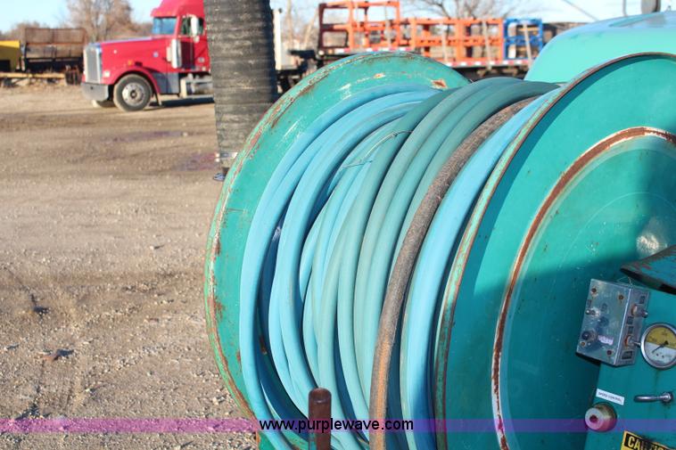 image for item I5981 1998 Ford F800 sewer vac truck