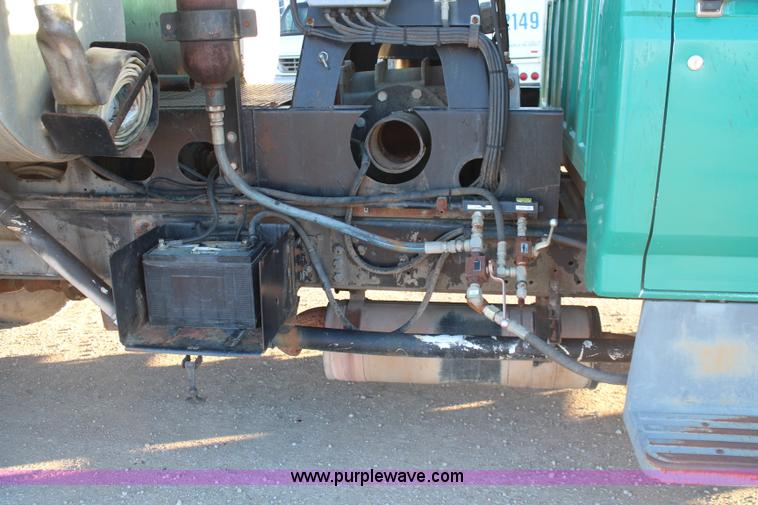 image for item I5981 1998 Ford F800 sewer vac truck