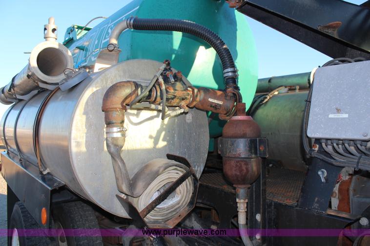 image for item I5981 1998 Ford F800 sewer vac truck