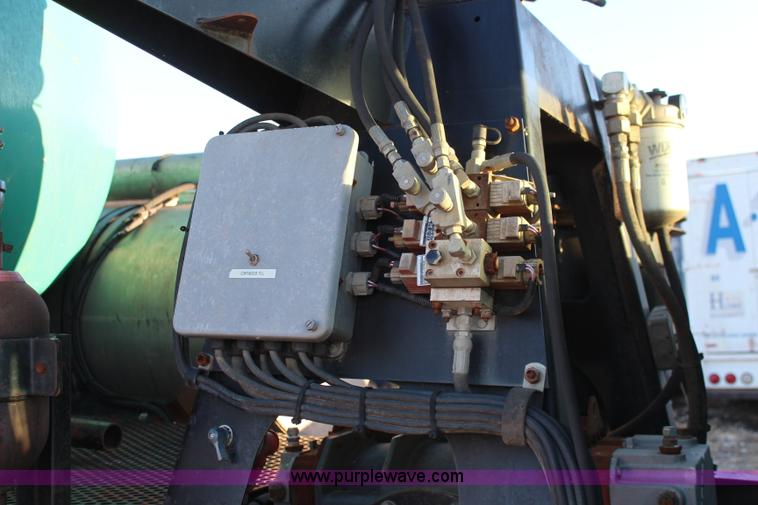 image for item I5981 1998 Ford F800 sewer vac truck