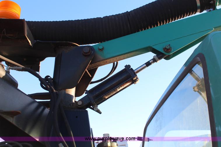 image for item I5981 1998 Ford F800 sewer vac truck