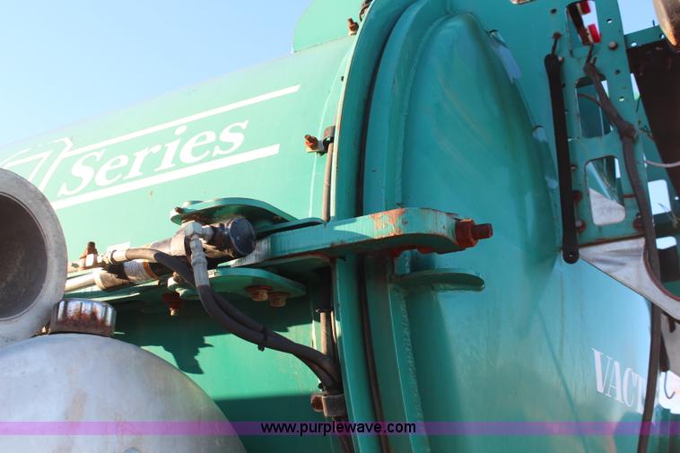 image for item I5981 1998 Ford F800 sewer vac truck