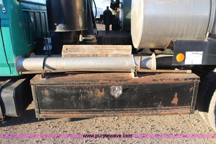 image for item I5981 1998 Ford F800 sewer vac truck