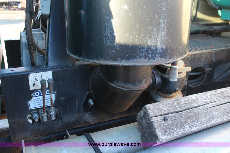 image for item I5981 1998 Ford F800 sewer vac truck