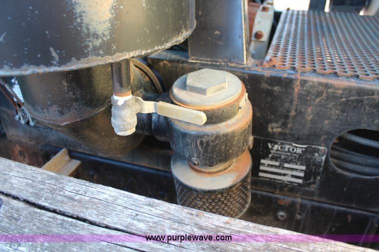 image for item I5981 1998 Ford F800 sewer vac truck