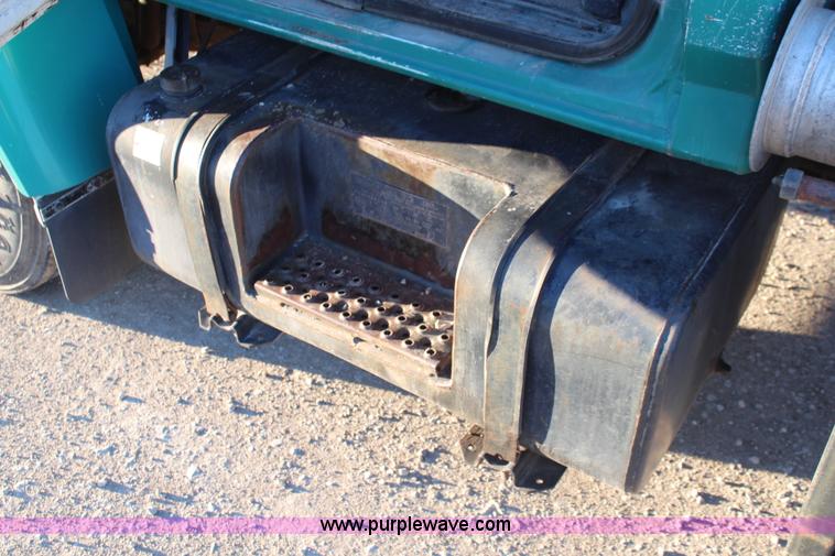 image for item I5981 1998 Ford F800 sewer vac truck