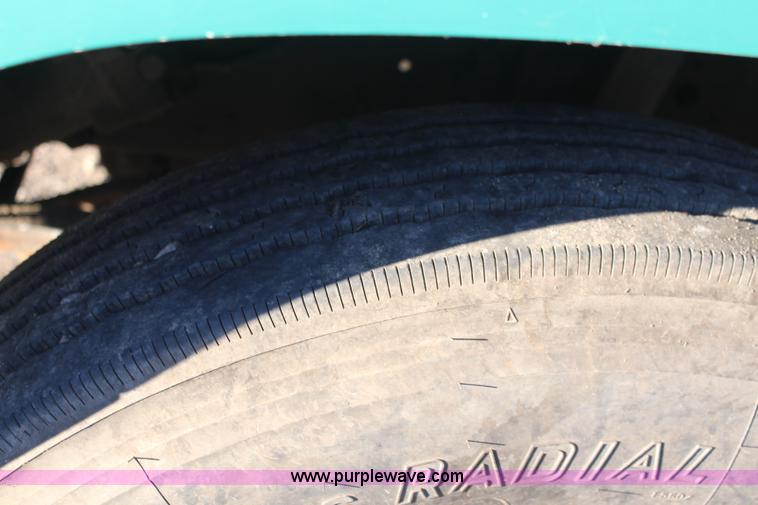 image for item I5981 1998 Ford F800 sewer vac truck