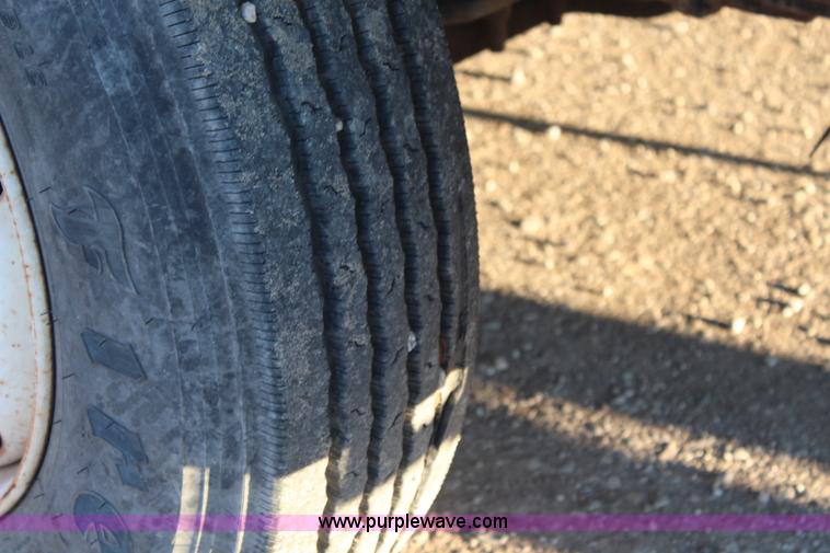 image for item I5981 1998 Ford F800 sewer vac truck