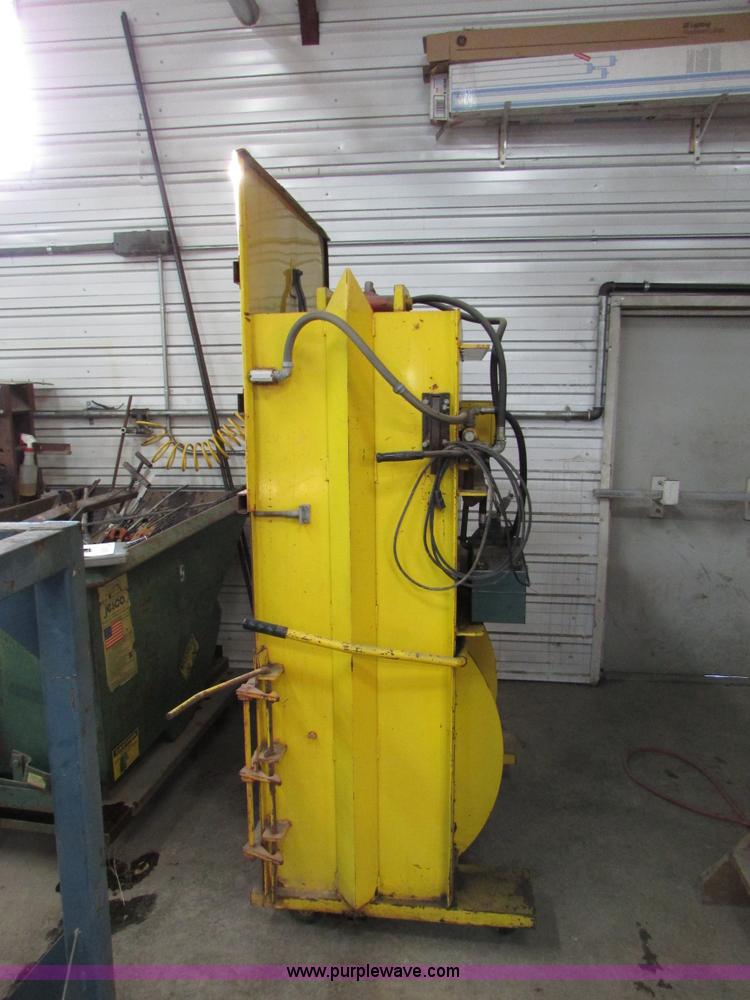image for item I6699 Hydraulic trash/cardboard/metal compactor