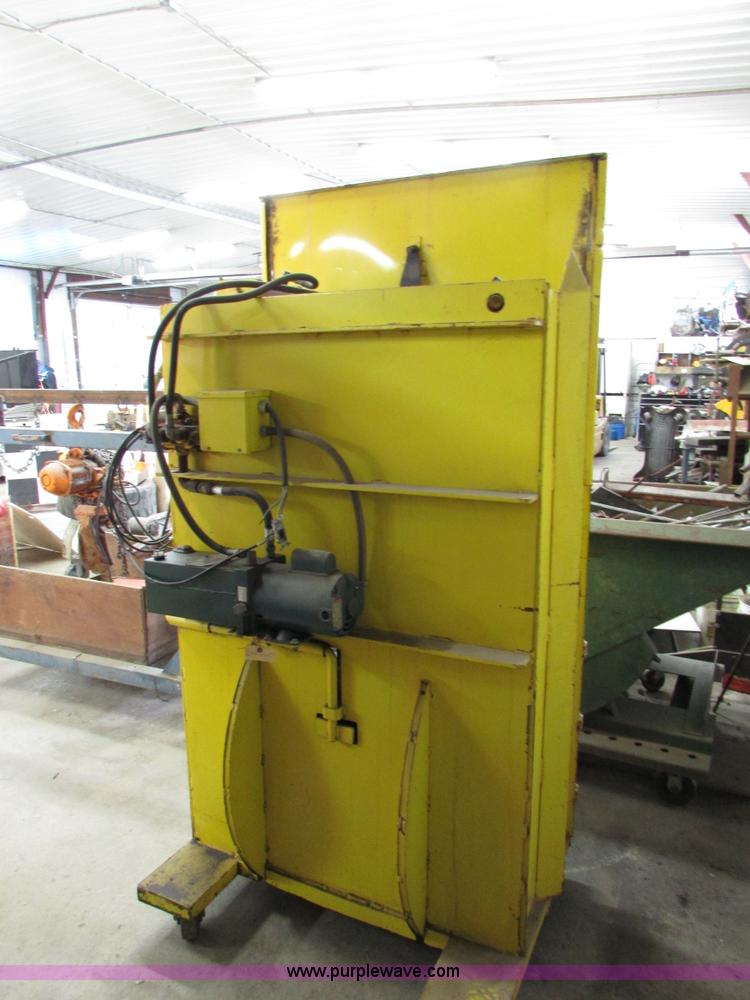 image for item I6699 Hydraulic trash/cardboard/metal compactor