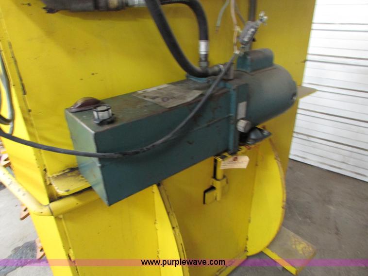 image for item I6699 Hydraulic trash/cardboard/metal compactor
