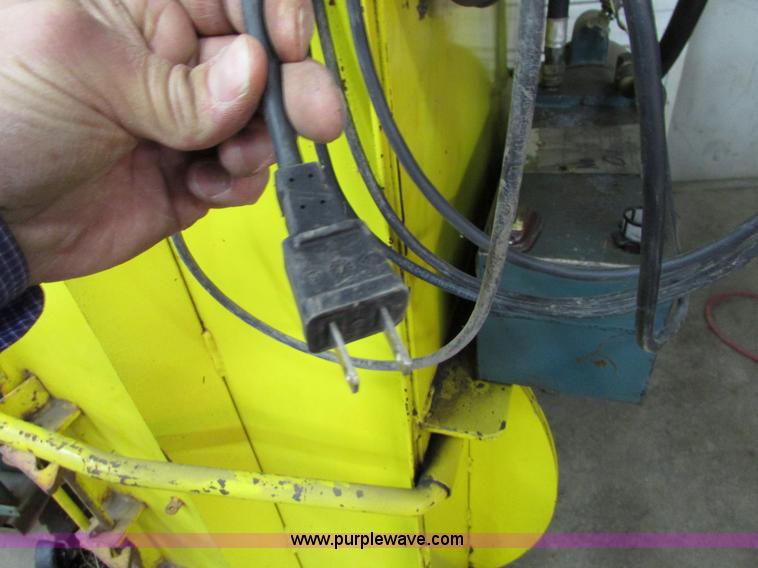image for item I6699 Hydraulic trash/cardboard/metal compactor