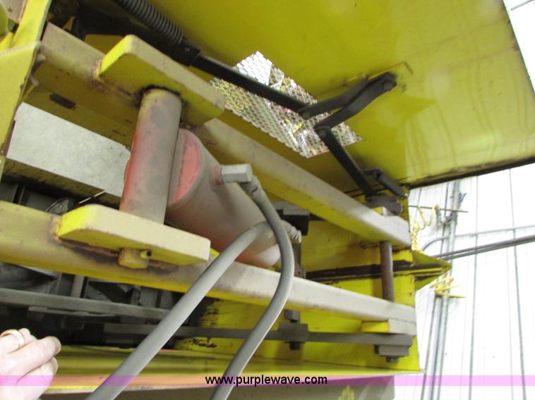 image for item I6699 Hydraulic trash/cardboard/metal compactor