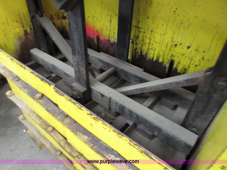 image for item I6699 Hydraulic trash/cardboard/metal compactor