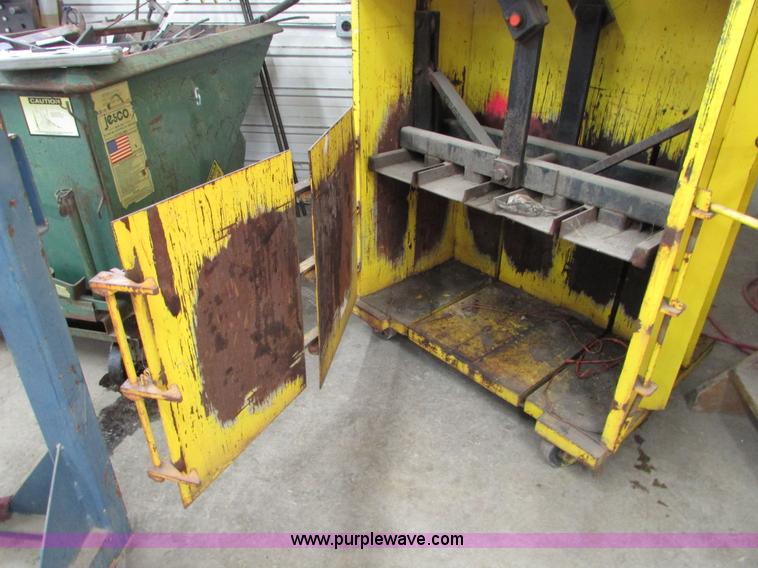 image for item I6699 Hydraulic trash/cardboard/metal compactor
