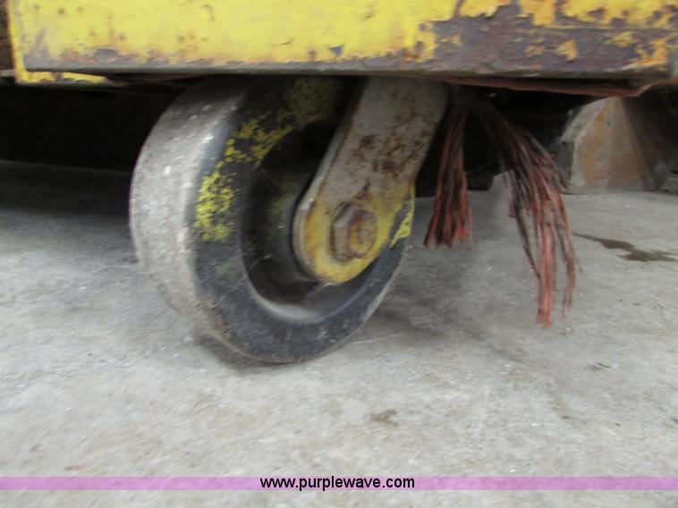 image for item I6699 Hydraulic trash/cardboard/metal compactor