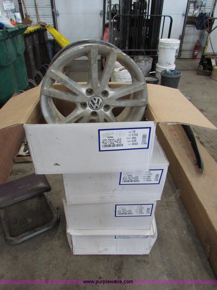 image for item I6701 (4) Volkswagen 17x7 wheels