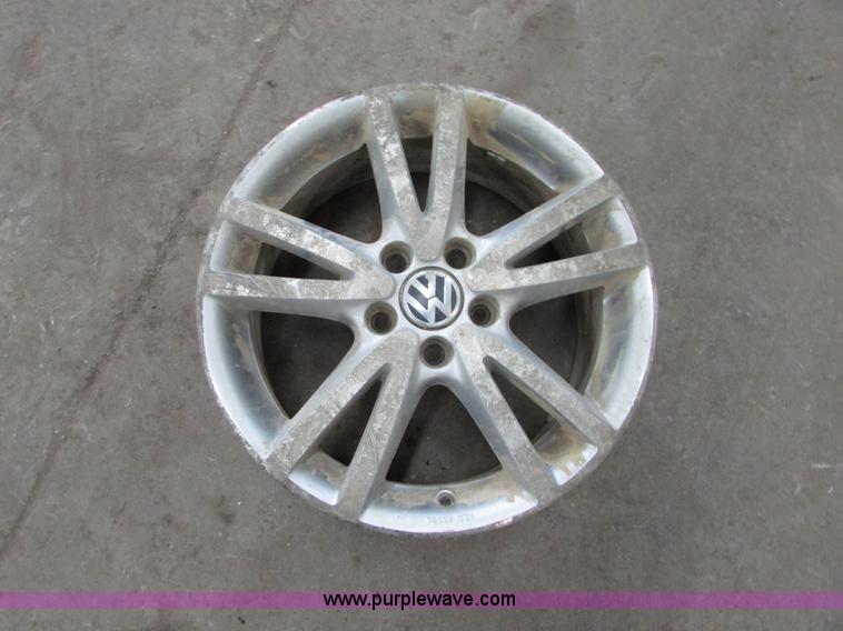image for item I6701 (4) Volkswagen 17x7 wheels