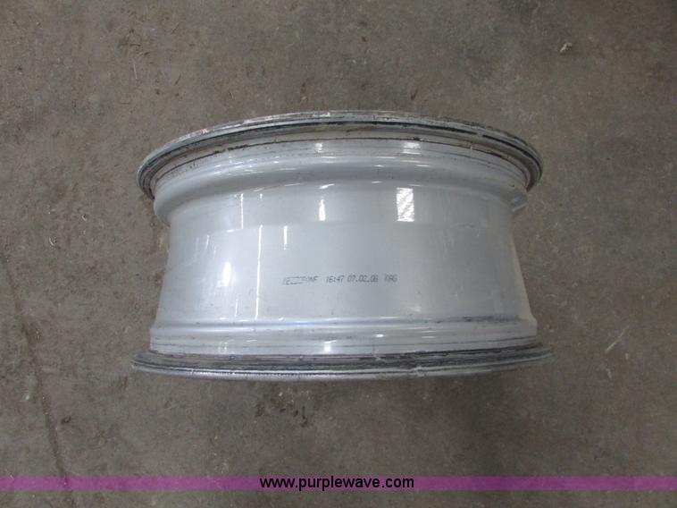 image for item I6701 (4) Volkswagen 17x7 wheels