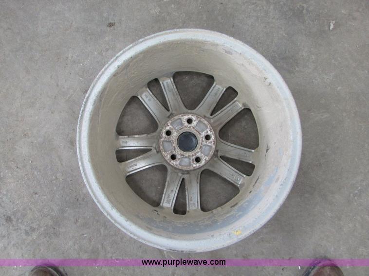 image for item I6701 (4) Volkswagen 17x7 wheels