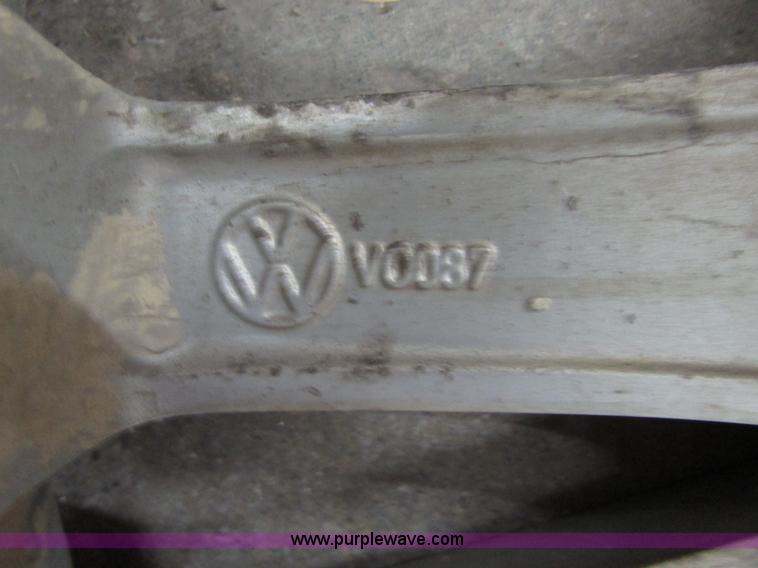 image for item I6701 (4) Volkswagen 17x7 wheels