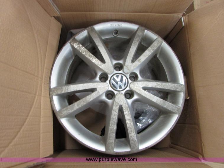 image for item I6701 (4) Volkswagen 17x7 wheels