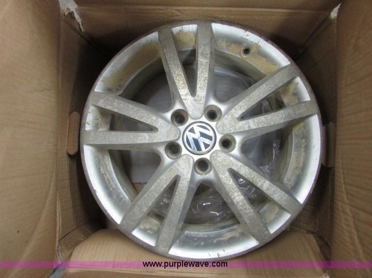 image for item I6701 (4) Volkswagen 17x7 wheels