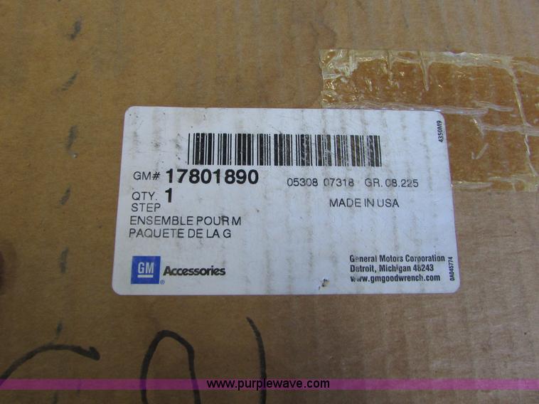 image for item I6705 Assorted automotive accessories