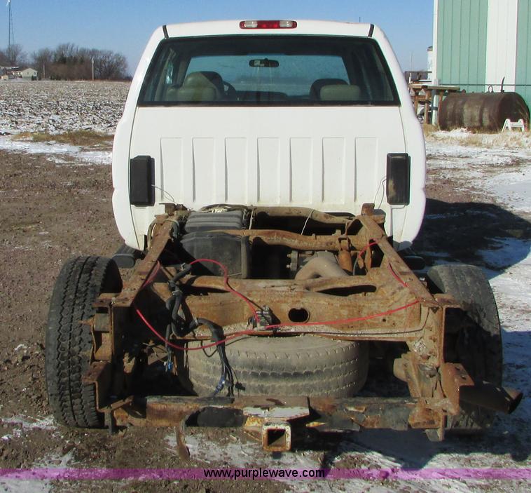 image for item I6713 2002 Chevrolet Silverado 2500HD pickup truck cab and chassis