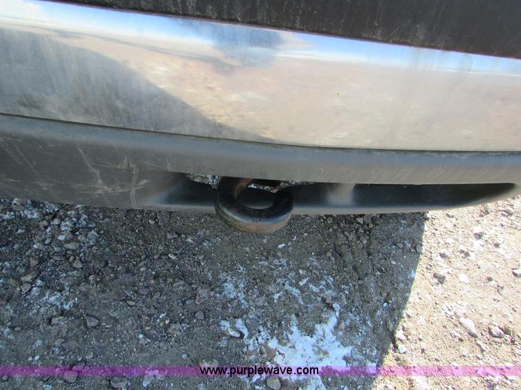 image for item I6713 2002 Chevrolet Silverado 2500HD pickup truck cab and chassis