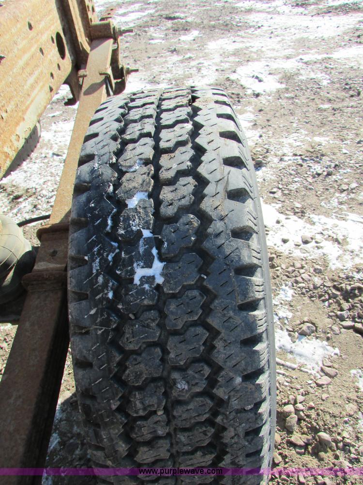 image for item I6713 2002 Chevrolet Silverado 2500HD pickup truck cab and chassis