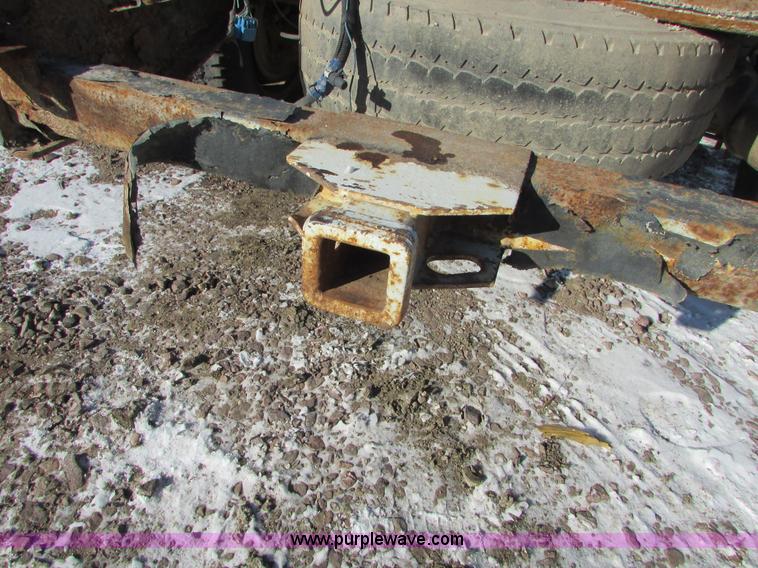 image for item I6713 2002 Chevrolet Silverado 2500HD pickup truck cab and chassis