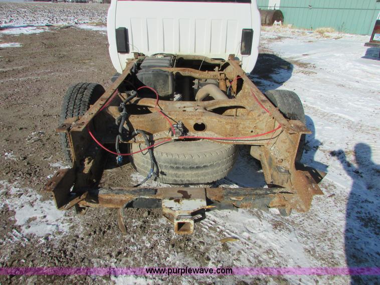 image for item I6713 2002 Chevrolet Silverado 2500HD pickup truck cab and chassis