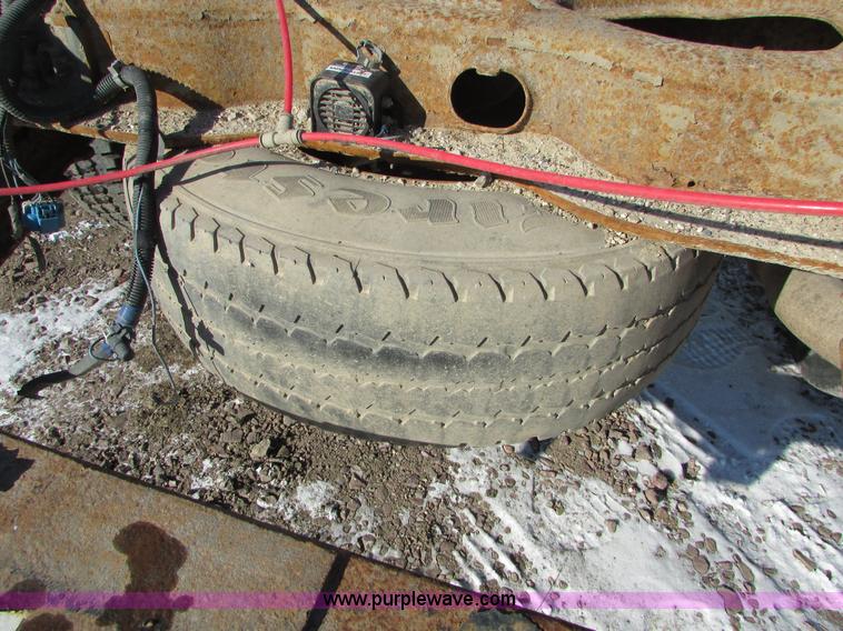 image for item I6713 2002 Chevrolet Silverado 2500HD pickup truck cab and chassis