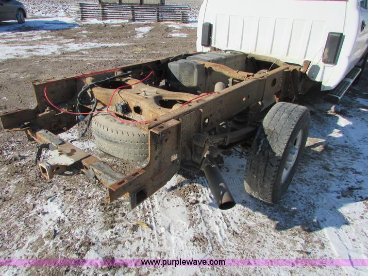 image for item I6713 2002 Chevrolet Silverado 2500HD pickup truck cab and chassis