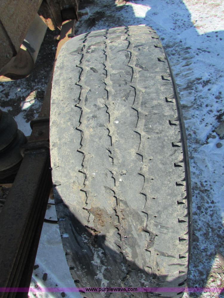 image for item I6713 2002 Chevrolet Silverado 2500HD pickup truck cab and chassis