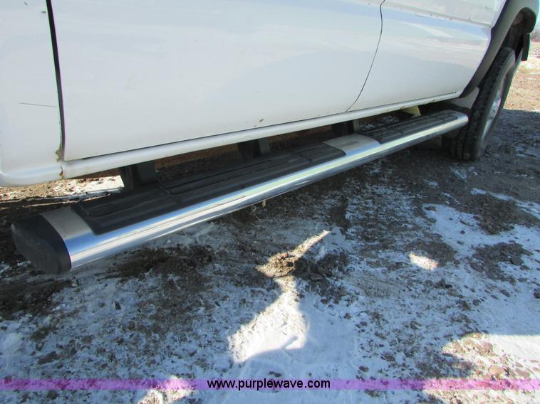 image for item I6713 2002 Chevrolet Silverado 2500HD pickup truck cab and chassis