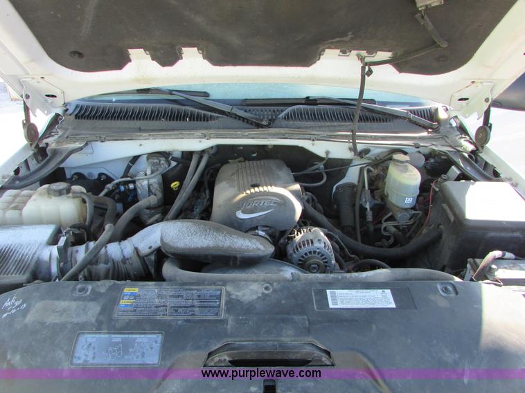 image for item I6713 2002 Chevrolet Silverado 2500HD pickup truck cab and chassis