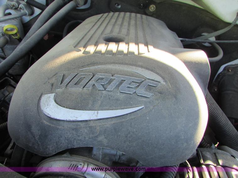 image for item I6713 2002 Chevrolet Silverado 2500HD pickup truck cab and chassis