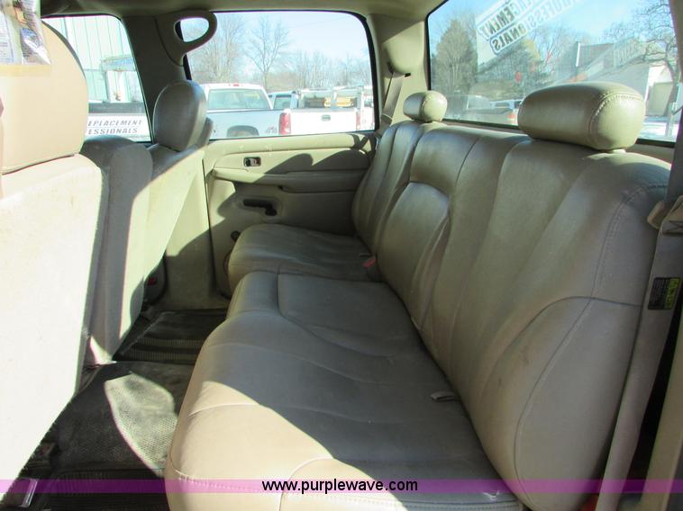 image for item I6713 2002 Chevrolet Silverado 2500HD pickup truck cab and chassis