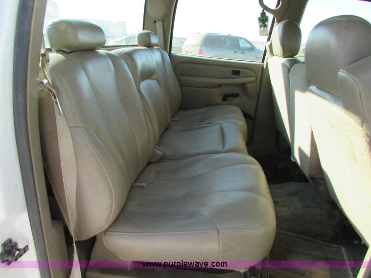 image for item I6713 2002 Chevrolet Silverado 2500HD pickup truck cab and chassis