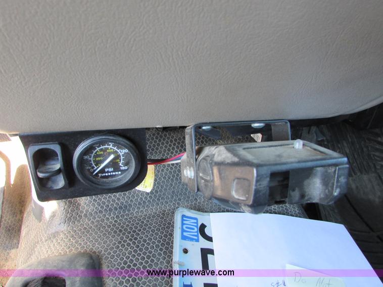 image for item I6713 2002 Chevrolet Silverado 2500HD pickup truck cab and chassis