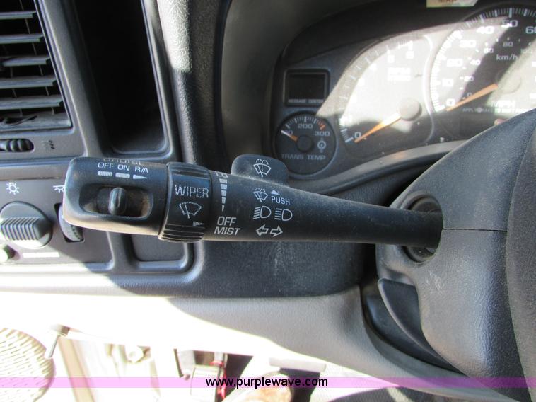 image for item I6713 2002 Chevrolet Silverado 2500HD pickup truck cab and chassis