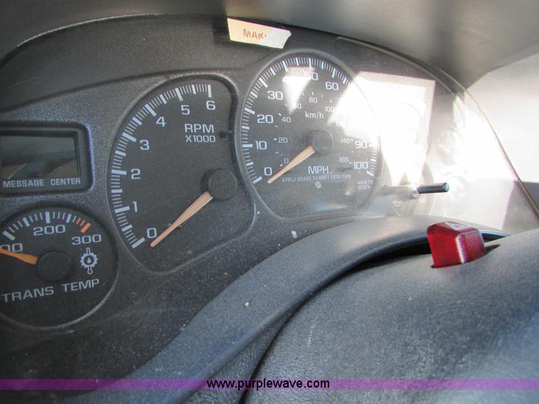 image for item I6713 2002 Chevrolet Silverado 2500HD pickup truck cab and chassis