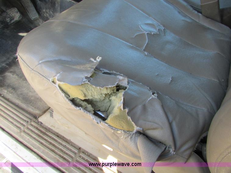 image for item I6713 2002 Chevrolet Silverado 2500HD pickup truck cab and chassis