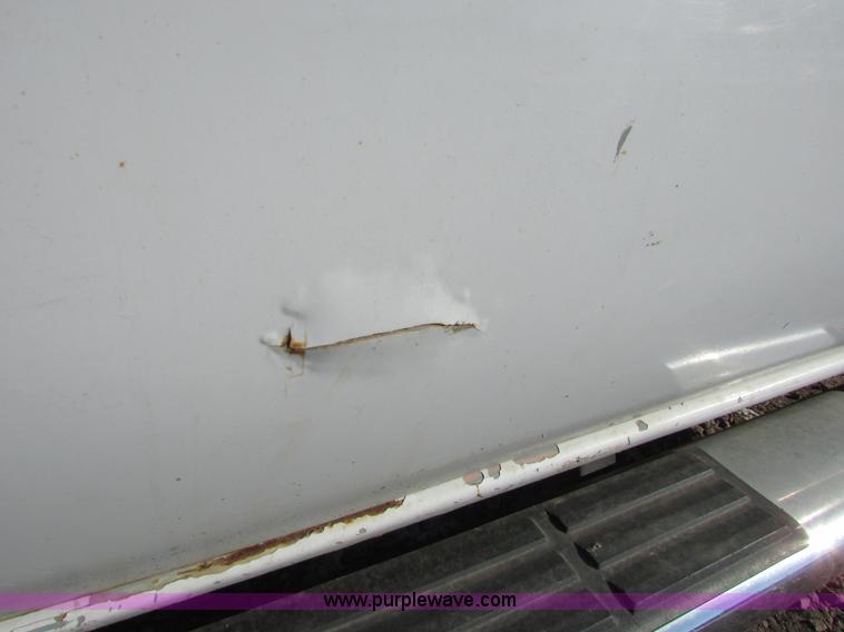 image for item I6713 2002 Chevrolet Silverado 2500HD pickup truck cab and chassis